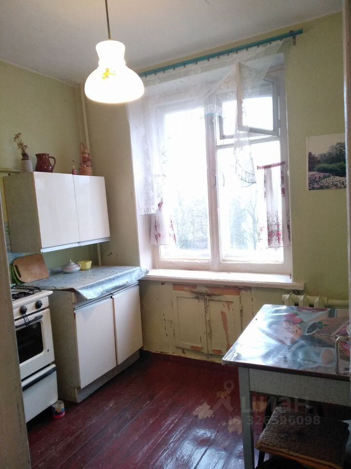 Продажа 1-комн квартиры на вторичном рынке Волхов, Молодежная улица, 25