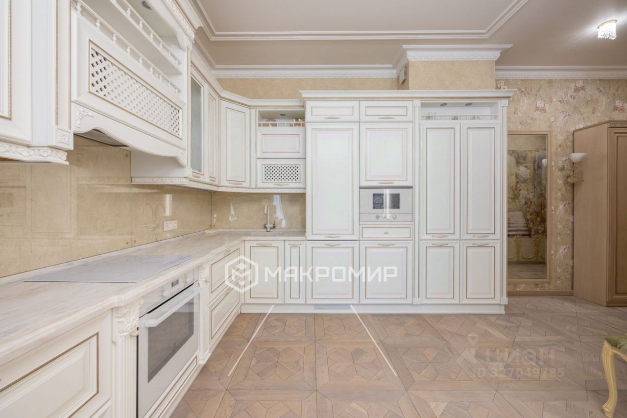 Продажа 2-комн квартиры на вторичном рынке улица Жукова, 1