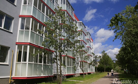 Продажа 1-комн квартиры на вторичном рынке Морозовское городское поселение, улица Хесина,  д. 18А