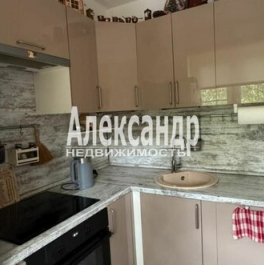 Продажа 3-комн квартиры на вторичном рынке Долгоозёрная улица,  д. 18