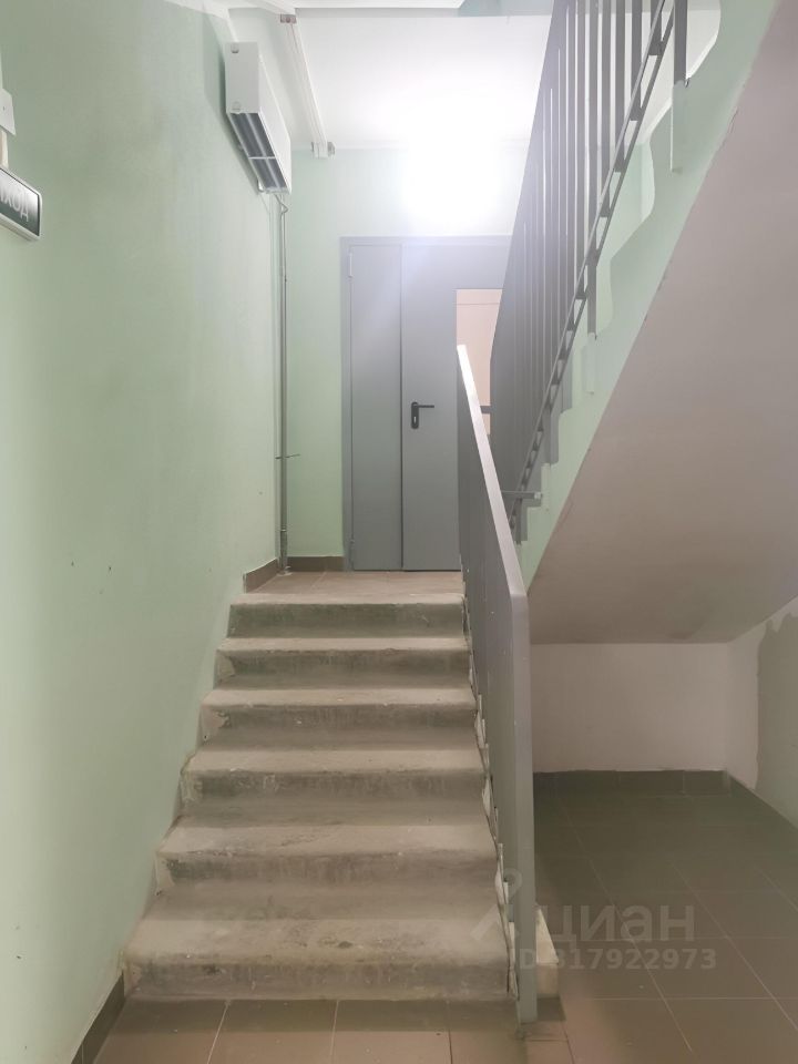 Продажа 3-комн квартиры на вторичном рынке д. Янино-2, улица Рябиновая, 8к1