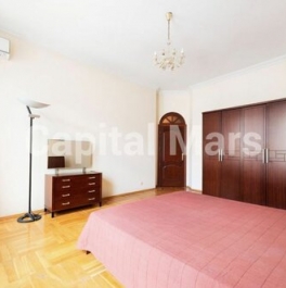 Аренда 2-комн квартиры на вторичном рынке Кривоарбатский пер,  д. 16/22