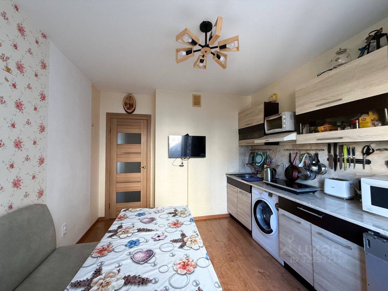 Продажа 2-комн квартиры на вторичном рынке пос. Бугры, улица Полевая, 18