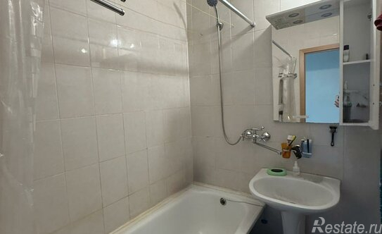 Продажа 1-комн квартиры на вторичном рынке Колпино г, Ленина пр-кт,  д. 8 к1