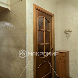 Продажа 3-комн квартиры на вторичном рынке Нарвская улица,  д. 4 к1