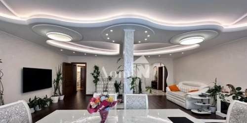 4-комн квартира Обуховской обороны пр-кт,  д. 110,  к. 1