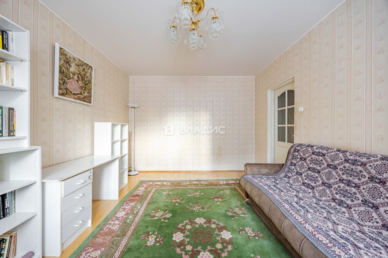 Продажа 2-комн квартиры на вторичном рынке Комендантский проспект, 8К3