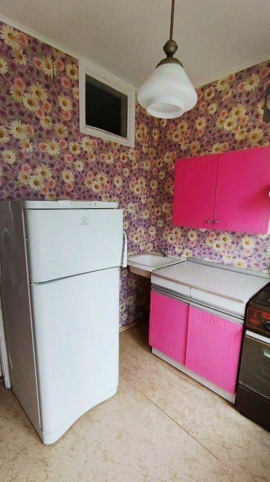 Продажа 2-комн квартиры на вторичном рынке Кириши, проспект Героев, 25