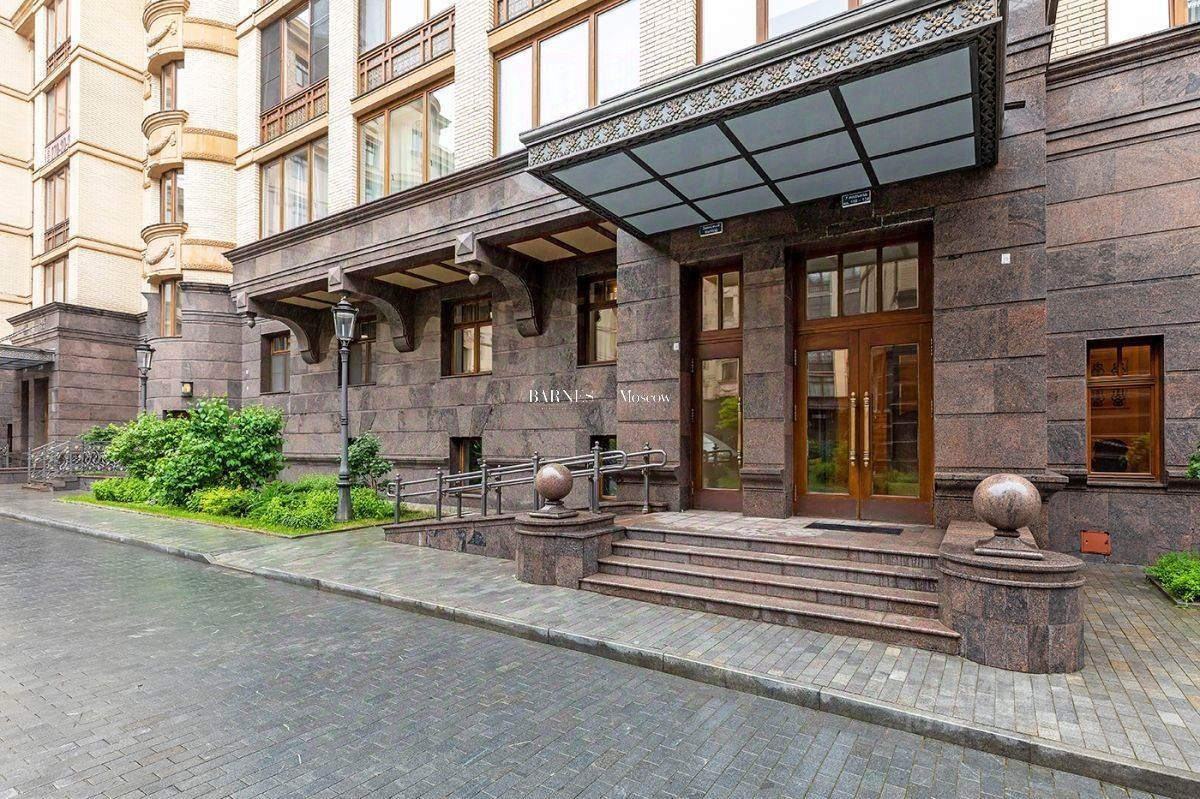 Продажа 4-комн квартиры на вторичном рынке переулок Хилков, 1