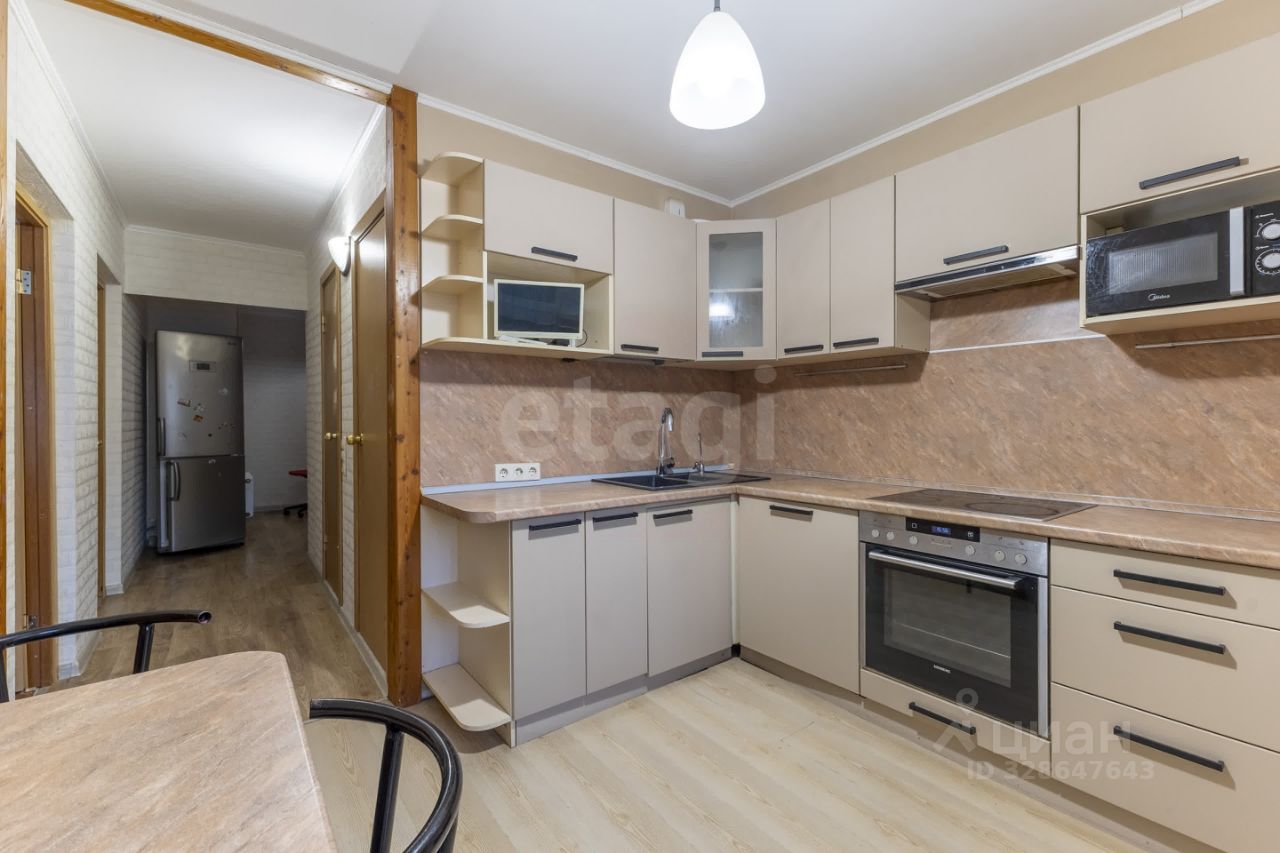 Продажа 2-комн квартиры на вторичном рынке пос. Стрельна, Львовская улица, 19к2