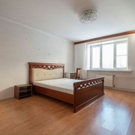 Продажа 2-комн квартиры на вторичном рынке улица Грина,  д. 18