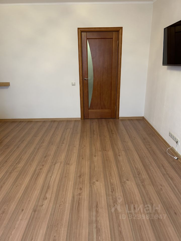 Аренда 1-комн квартиры на вторичном рынке Симферопольский бульвар, 24к4