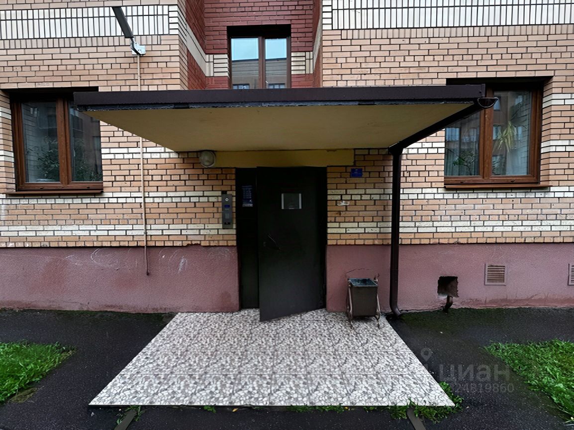 Продажа 1-комн квартиры на вторичном рынке Павловск, Слуцкая улица, 11к2