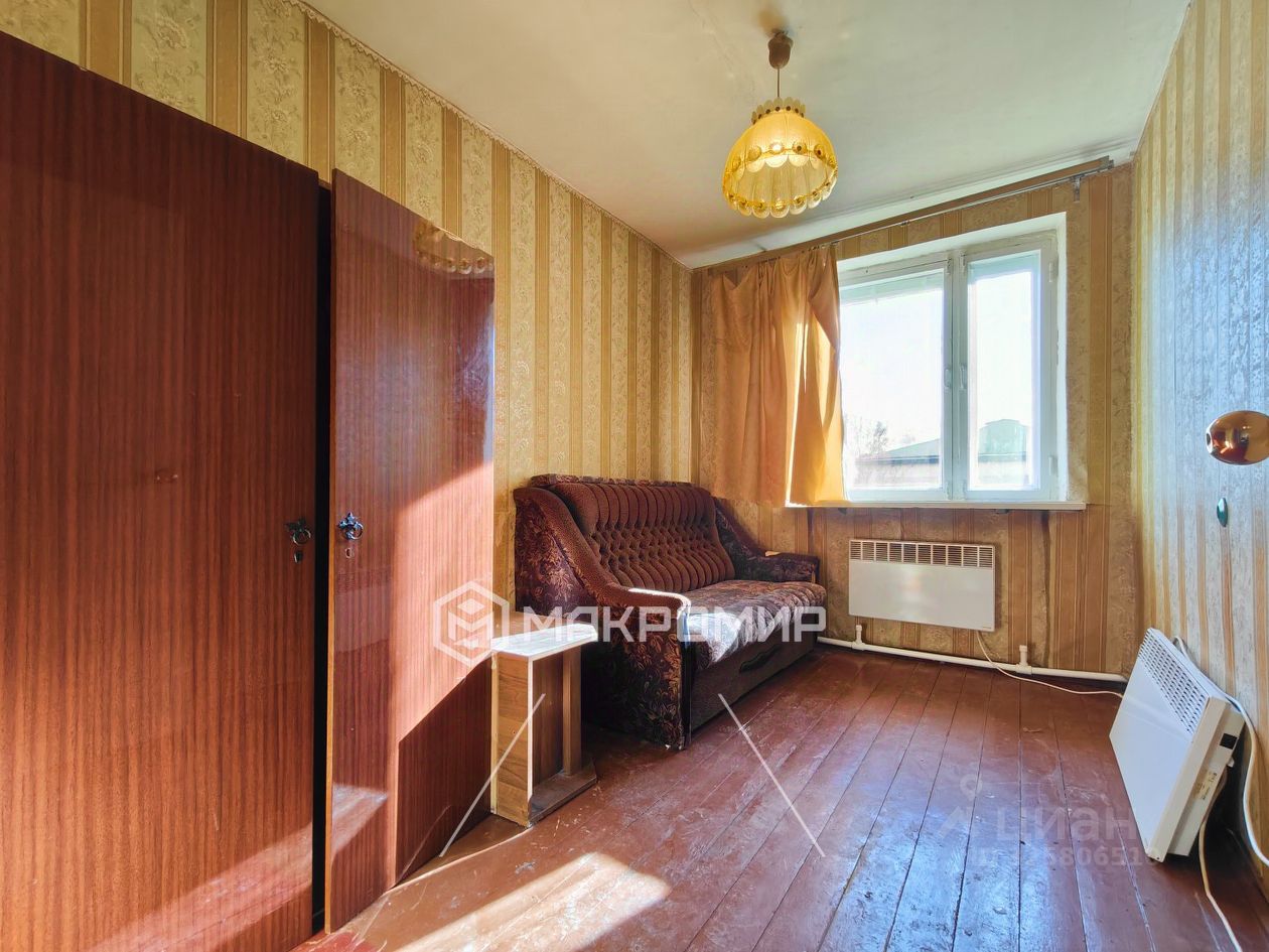 Продажа 3-комн квартиры на вторичном рынке пос. Мшинская, улица Комсомольская, 1