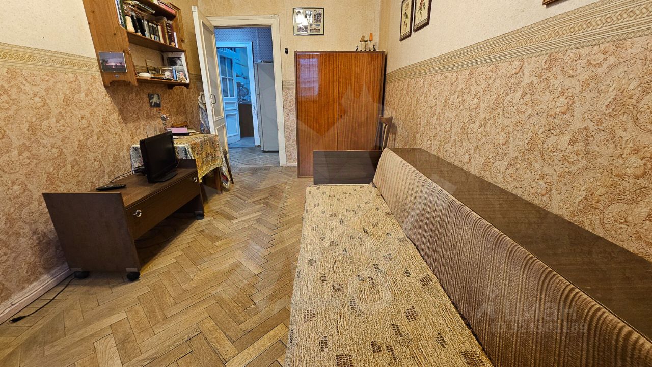 Продажа 3-комн квартиры на вторичном рынке Большой Трехсвятительский переулок, 1