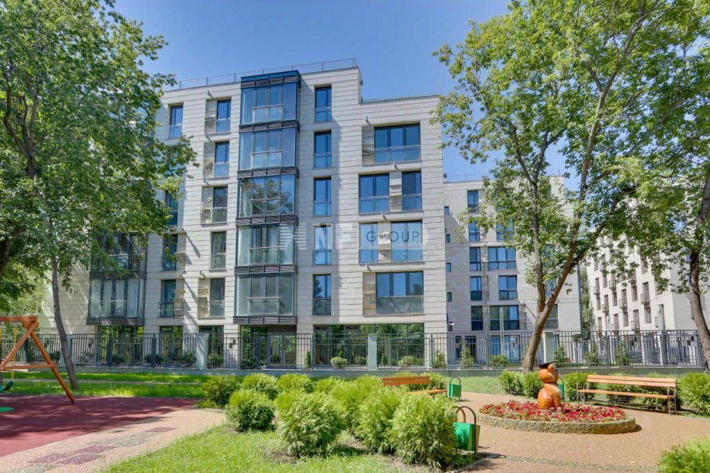 Продажа 4-комн квартиры на вторичном рынке переулок Хилков, 5