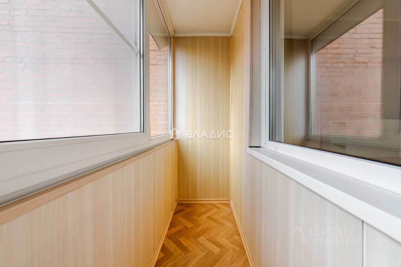 Продажа 3-комн квартиры на вторичном рынке Школьная улица, 104к2