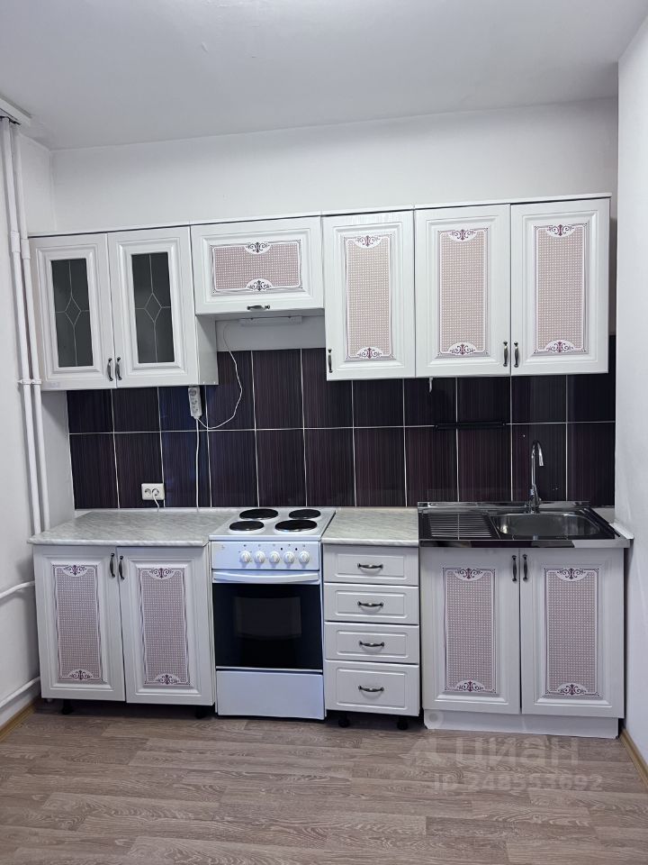 Аренда 3-комн квартиры на вторичном рынке Петергофское шоссе, 84К3