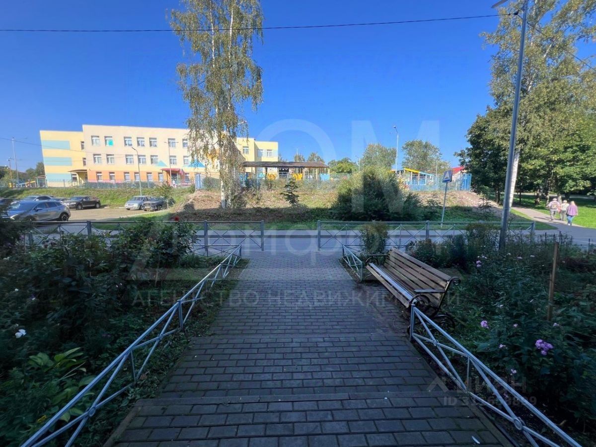 Продажа 4-комн квартиры на вторичном рынке Приозерск, улица Калинина, 27а