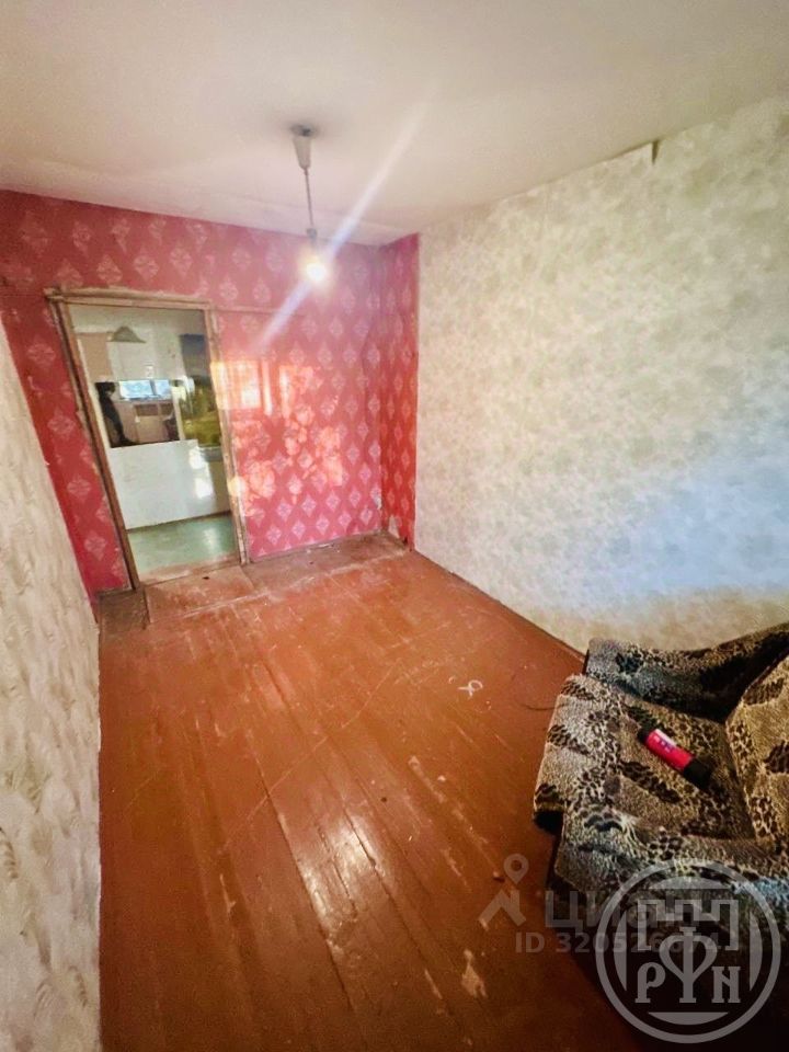 Продажа 4-комн квартиры на вторичном рынке Луга, проспект Кирова, 10