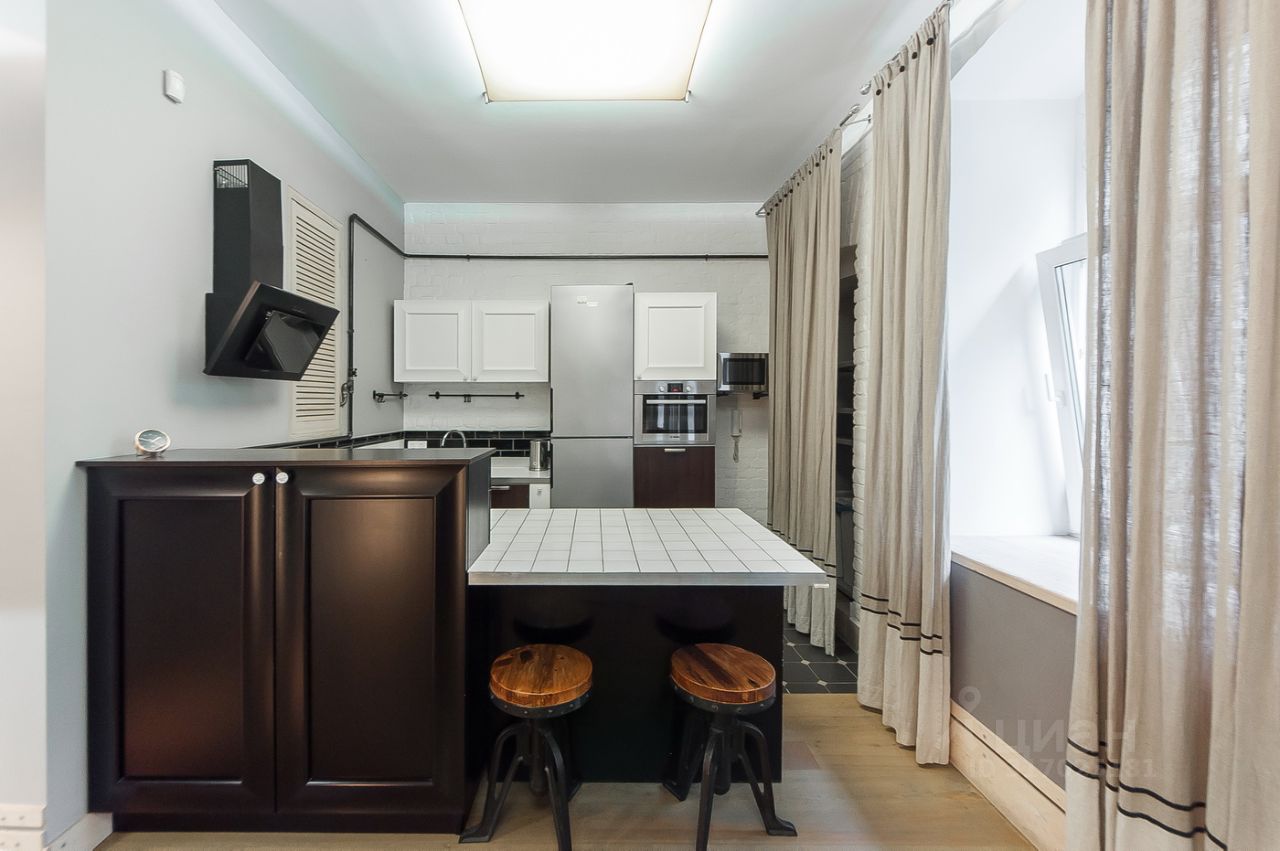 Аренда 3-комн квартиры на вторичном рынке Малая Бронная улица, 10С2