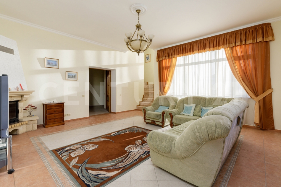 Продажа дома Московская область, Красногорск,  микрорайон Опалиха, Сиреневая улица, 10,