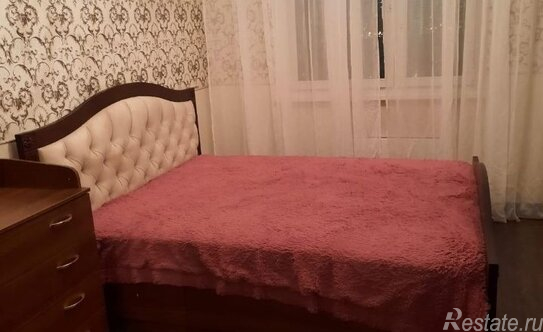 Аренда 2-комн квартиры на вторичном рынке пр-кт Защитников Москвы,  д. 8