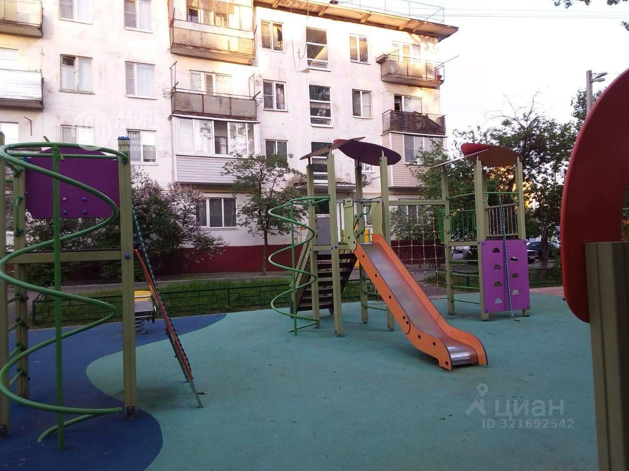 Продажа 1-комн квартиры на вторичном рынке Можайск, улица Академика Павлова, 2