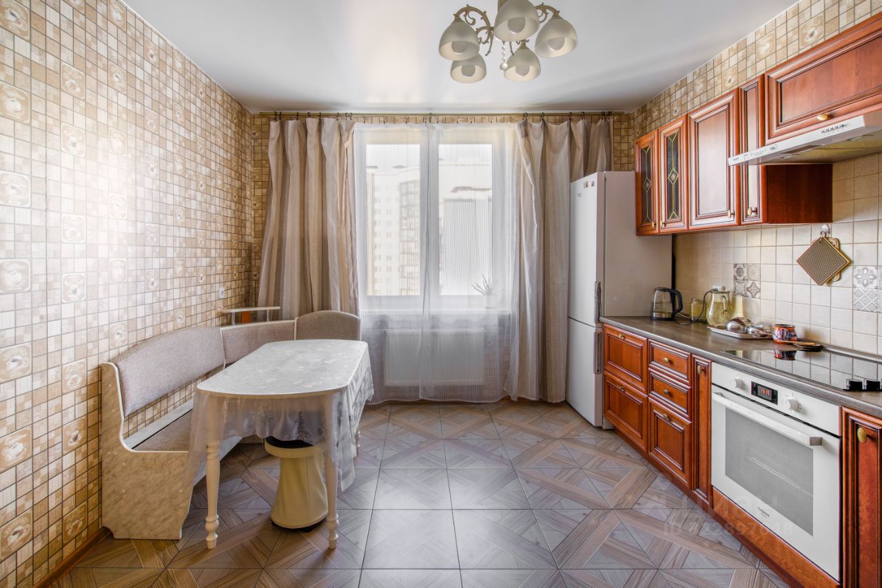 Аренда 3-комн квартиры на вторичном рынке улица Русановская, 17к2