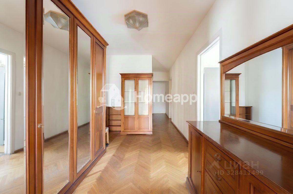 Продажа 4-комн квартиры на вторичном рынке Мосфильмовская улица, 11К2
