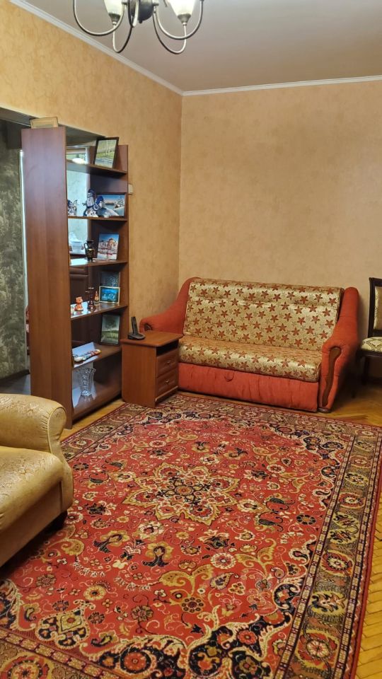 Продажа 2-комн квартиры на вторичном рынке Новозаводская улица,  д. 2К5