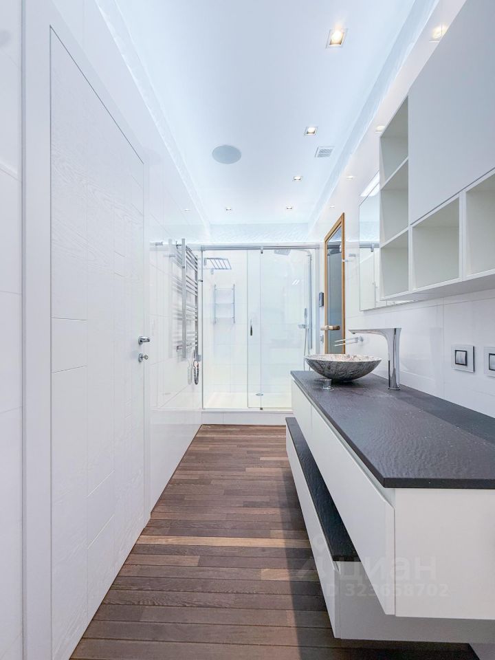 Продажа 3-комн квартиры на вторичном рынке улица Пырьева, 9к3