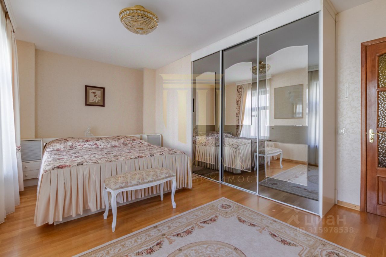 Продажа 3-комн квартиры на вторичном рынке Большая Морская улица, 31