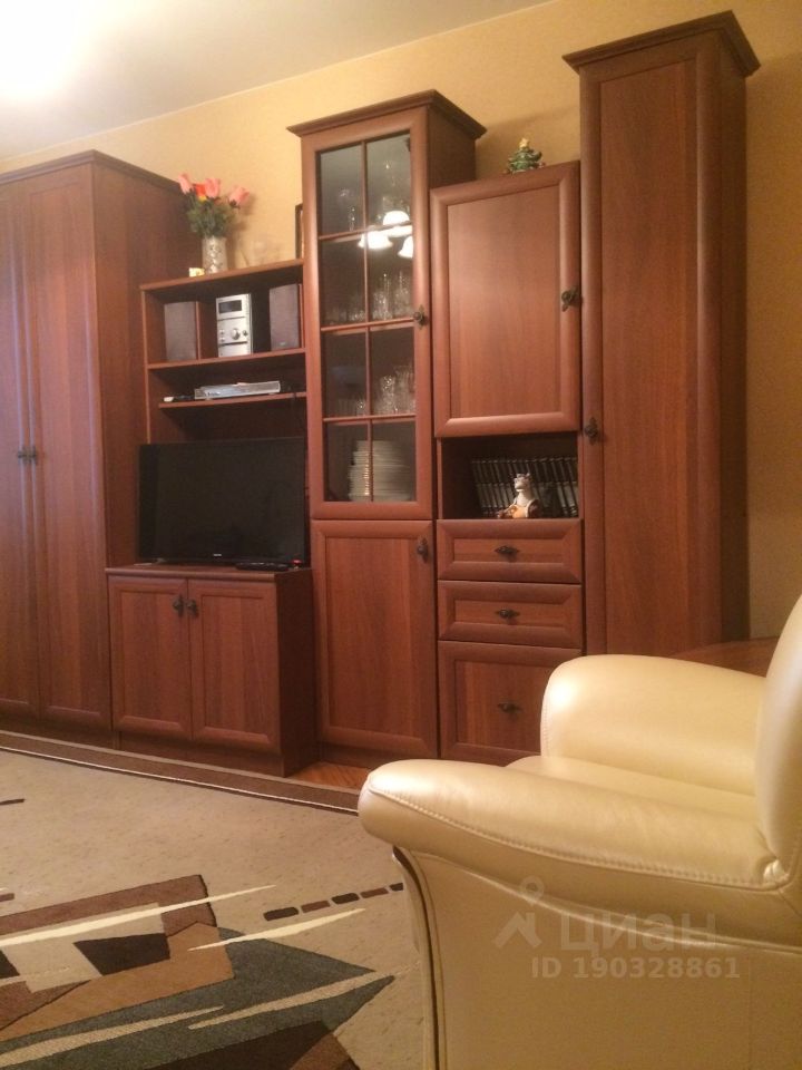 Аренда 2-комн квартиры на вторичном рынке Веерная улица, 40К3