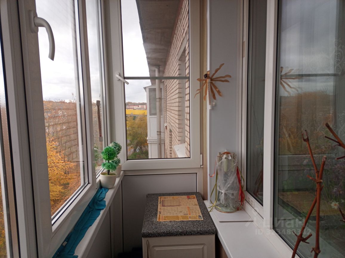 Продажа 2-комн квартиры на вторичном рынке Кириши, проспект Победы, 9