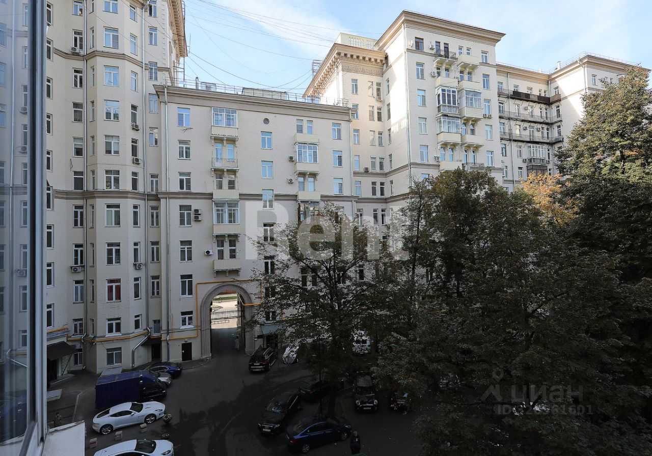 Аренда 2-комн квартиры на вторичном рынке Кутузовский проспект, 30