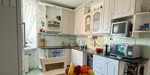 4-комн квартира улица Чекистов,  д. 22