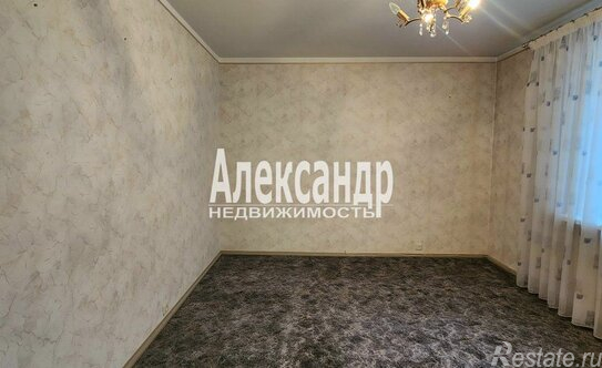 Продажа 3-комн квартиры на вторичном рынке Киришский район, улица Строителей,  д. 18