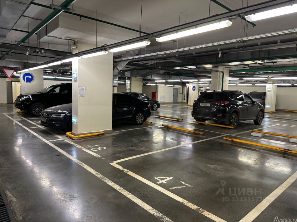 Аренда гаража Павшинская Пойма, Красногорский бульвар,  д. 9