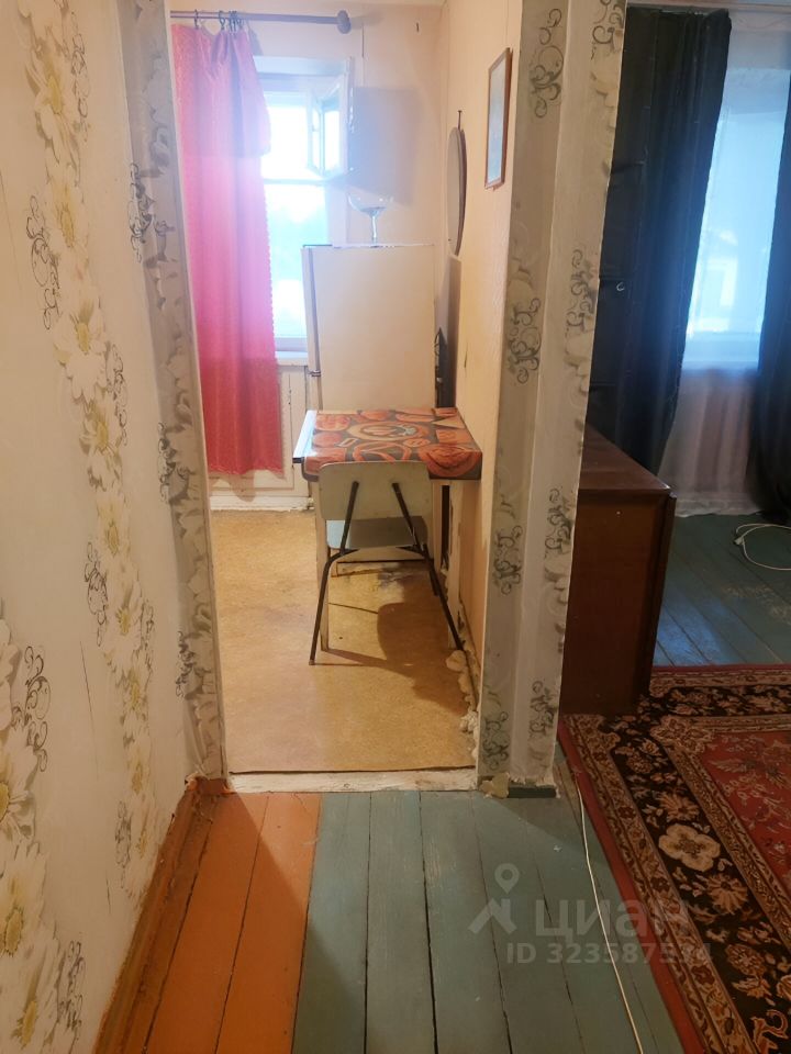 Продажа 2-комн квартиры на вторичном рынке Луга, проспект Кирова, 19