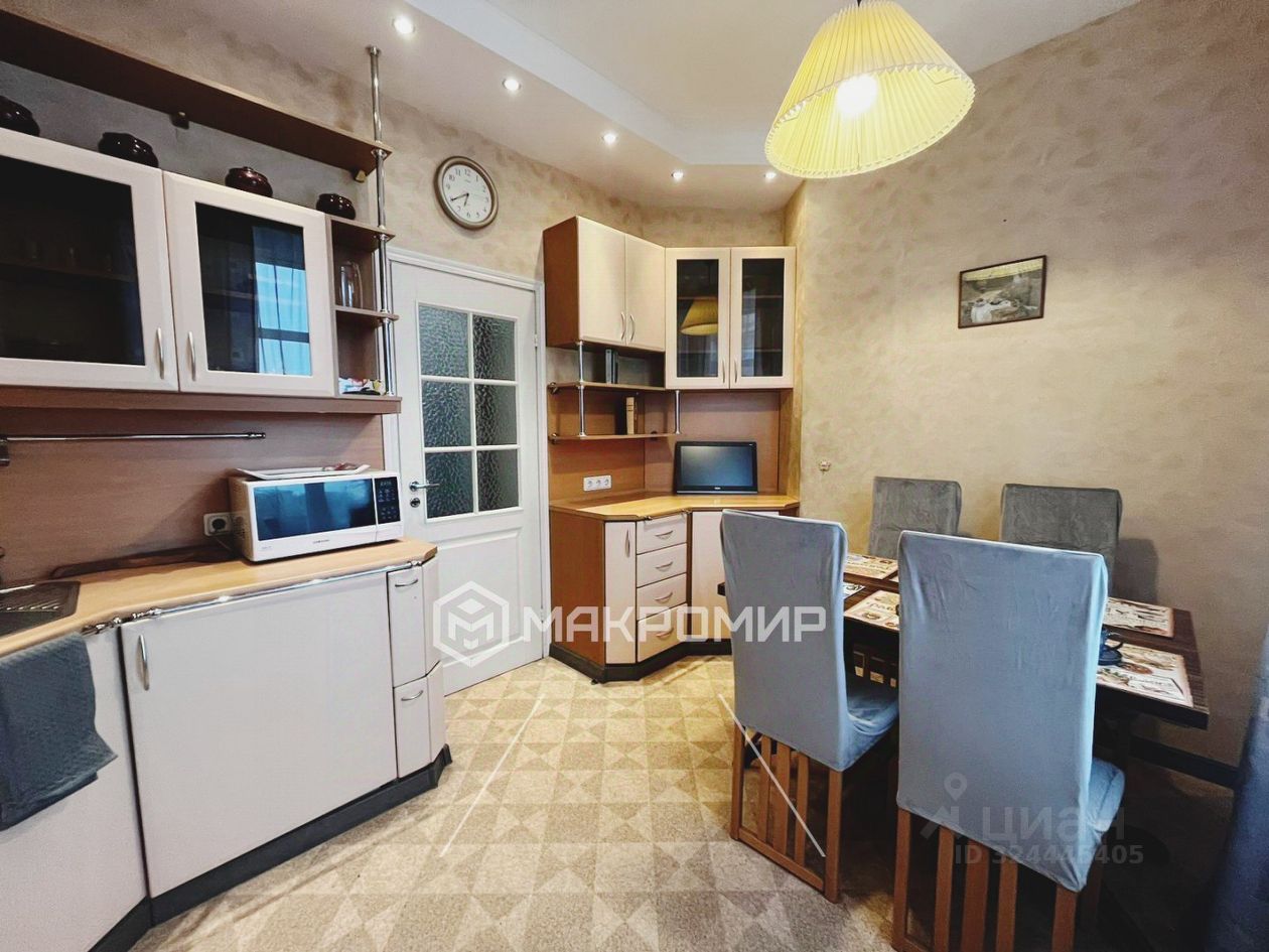 Продажа 3-комн квартиры на вторичном рынке улица Типанова, 4