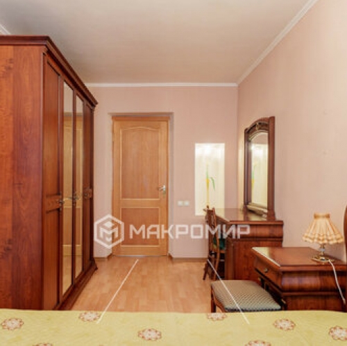 3-комн квартира улица Лёни Голикова,  д. 50