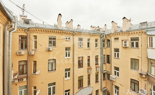 Продажа 4-комн квартиры на вторичном рынке улица Спиридоновка