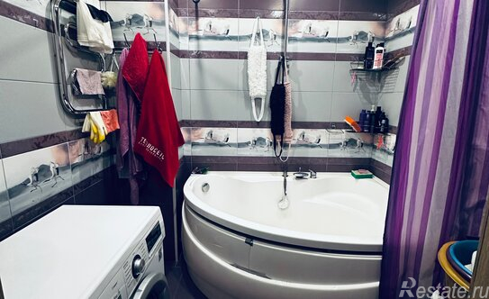 Продажа 3-комн квартиры на вторичном рынке Рощинское городское поселение, Социалистическая улица,  д. 15