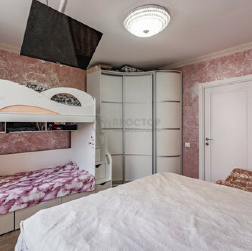 3-комн квартира улица Гришина,  д. 2 к1