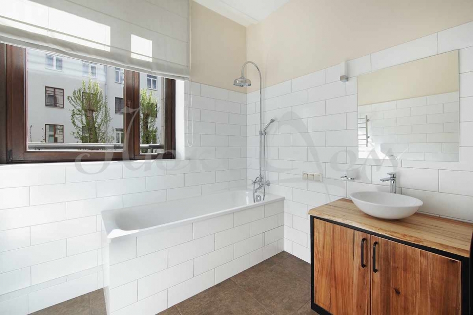 Продажа 3-комн квартиры на вторичном рынке Хилков пер., 5