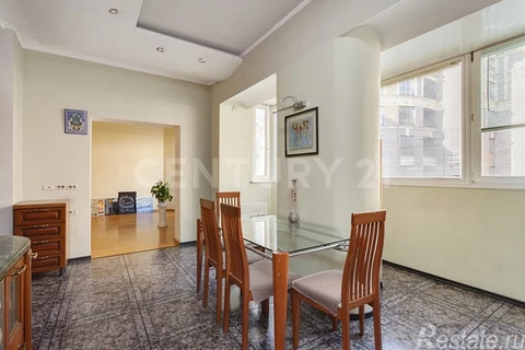 Продажа 3-комн квартиры на вторичном рынке Наставнический пер.,  д. 6