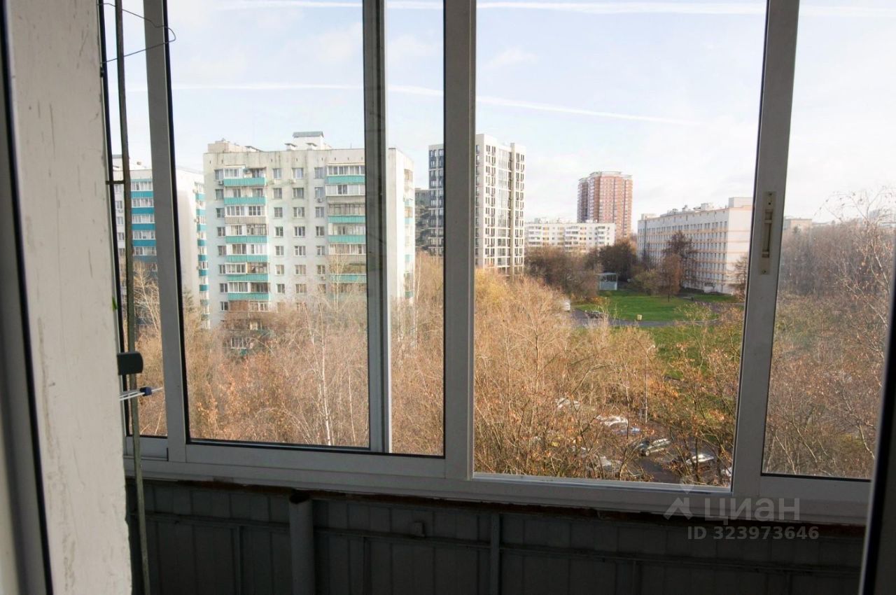 Продажа 2-комн квартиры на вторичном рынке улица Красных Зорь, 47