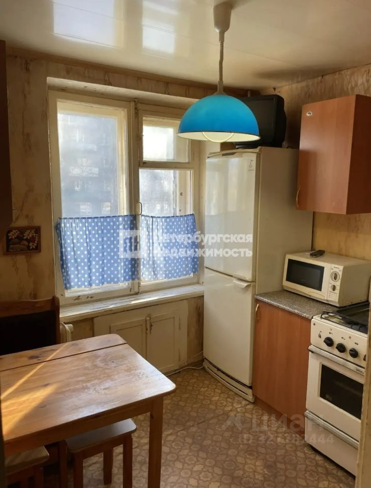 Продажа 2-комн квартиры на вторичном рынке Волхов, улица Александра Лукьянова, 22