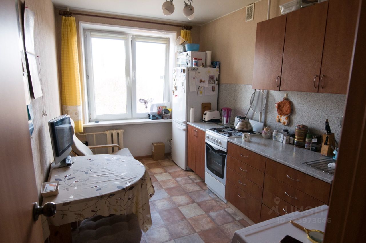 Продажа 2-комн квартиры на вторичном рынке улица Красных Зорь, 47